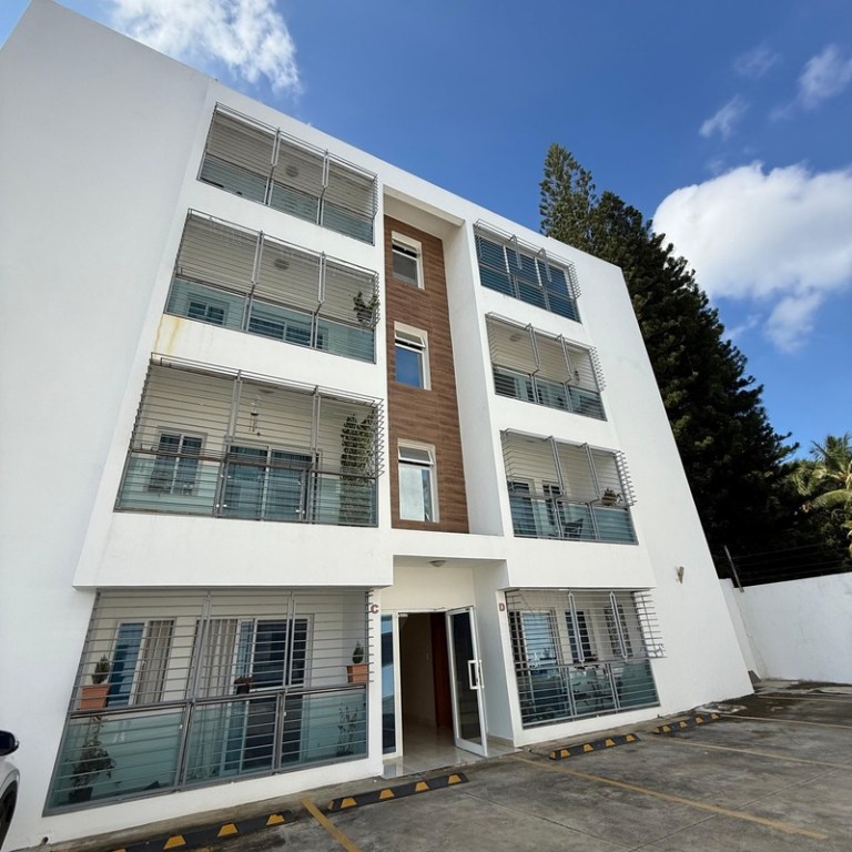 Edificio en Mirador Norte en Alma Rosa 2da.